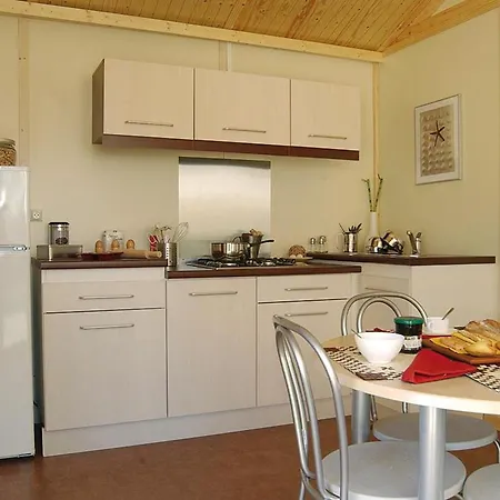 אתר קמפינג 4 Pieces Avec Terrasse, Jusqu'a 7 Personnes - Api-1-52-1424 La Bastide-de-Sérou