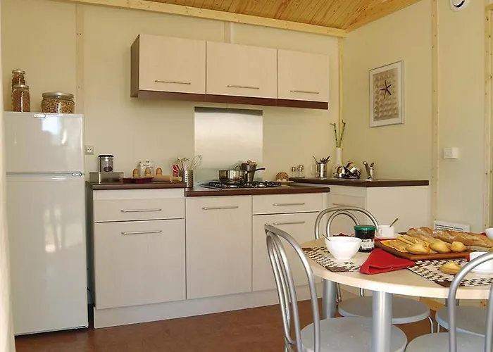 אתר קמפינג 4 Pieces Avec Terrasse, Jusqu'a 7 Personnes - Api-1-52-1424 La Bastide-de-Sérou