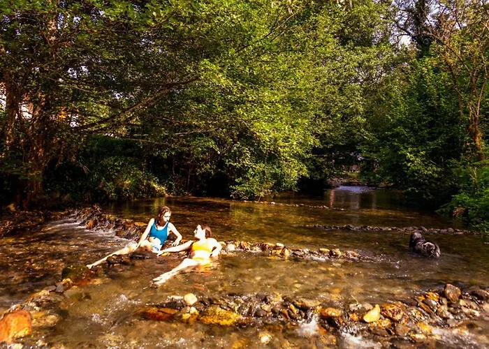 4 Pieces Avec Terrasse, Jusqu'a 7 Personnes - Api-1-52-1424 La Bastide-de-Sérou
