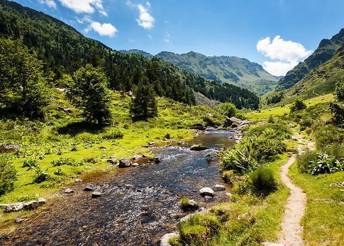 4 Pieces Avec Terrasse, Jusqu'a 7 Personnes - Api-1-52-1424 La Bastide-de-Sérou