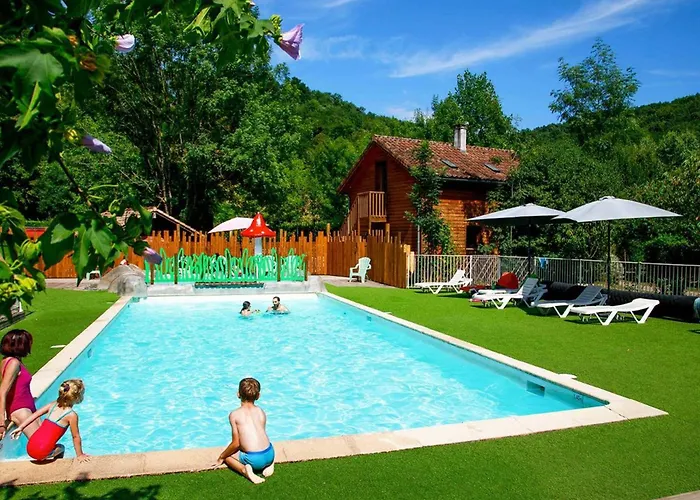 4 Pieces Avec Terrasse, Jusqu'a 7 Personnes - Api-1-52-1424 Campsite La Bastide-de-Serou