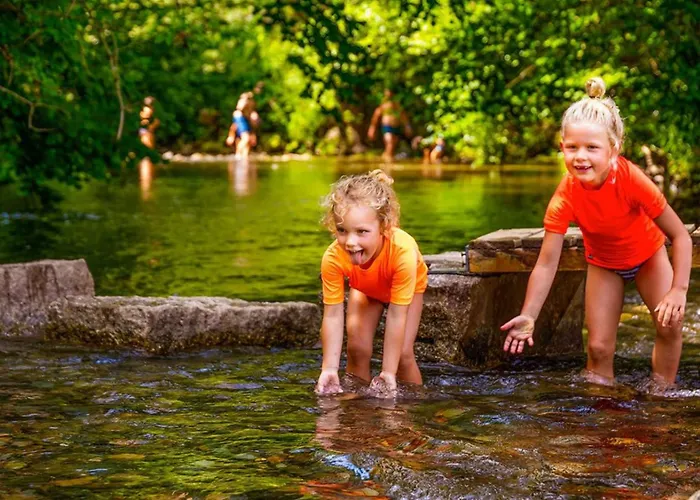 4 Pieces Avec Terrasse, Jusqu'a 7 Personnes - Api-1-52-1424 La Bastide-de-Serou